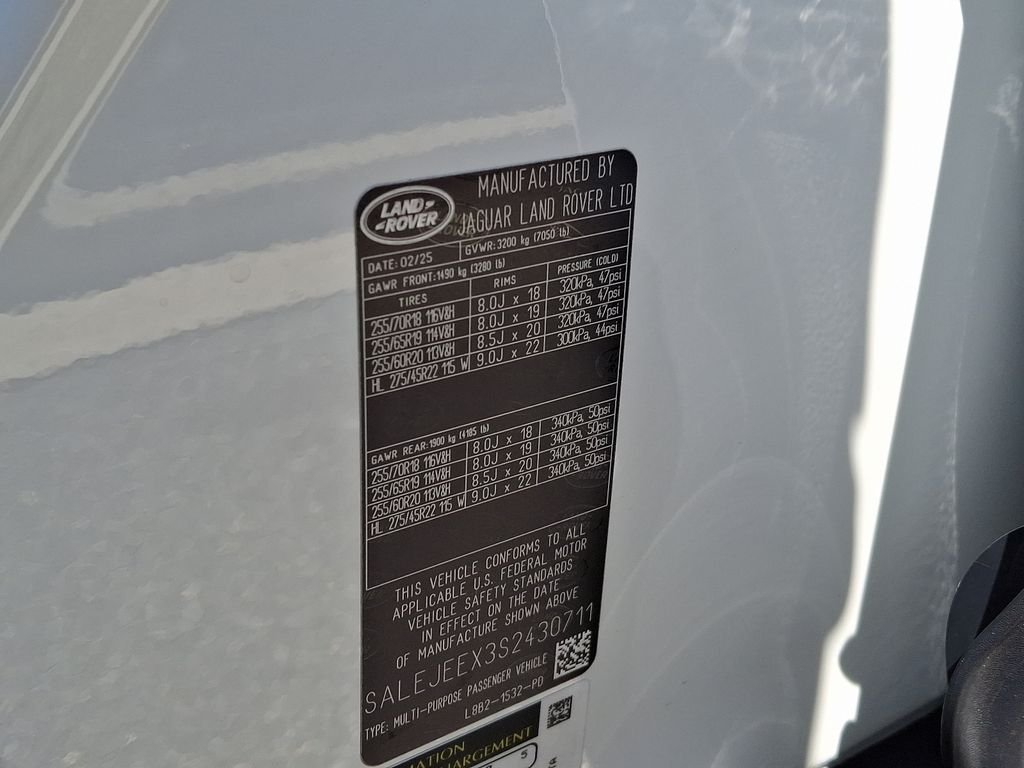 2025 Land Rover Defender S - Photo 19