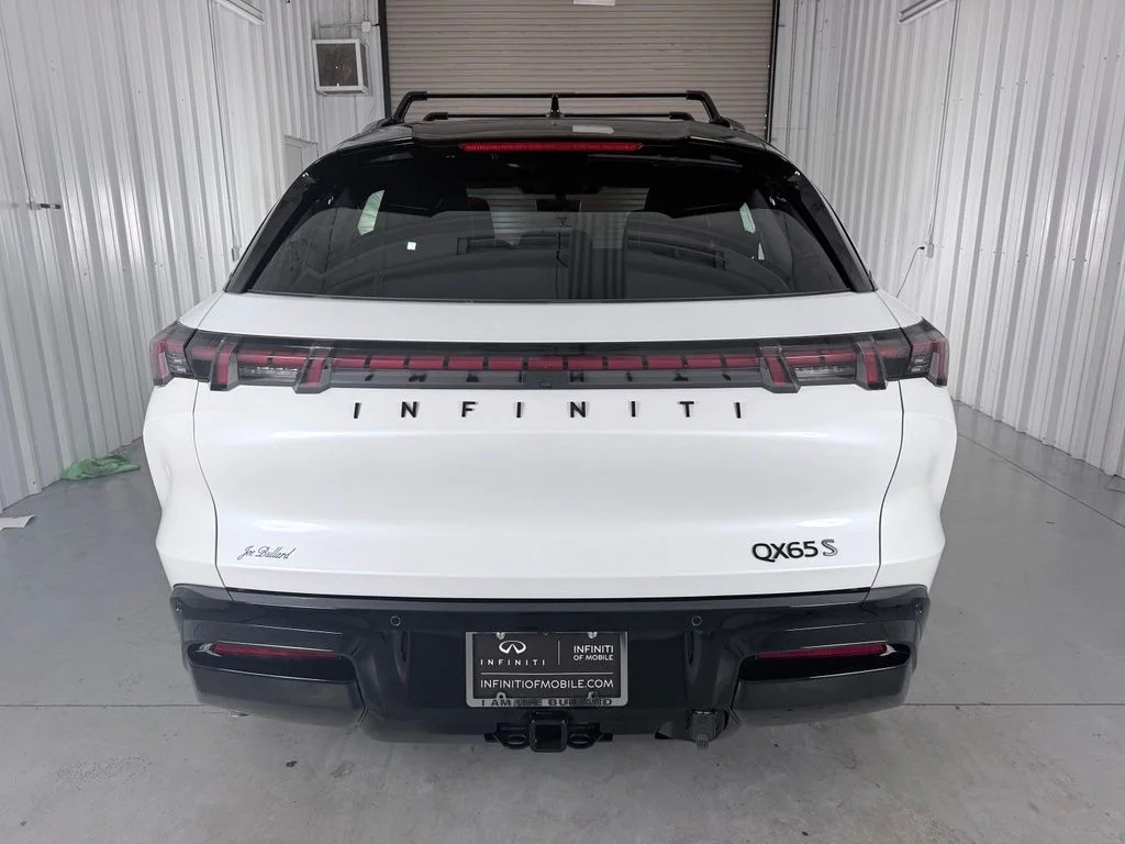 New 2027 White / Black INFINITI SPORT image 8