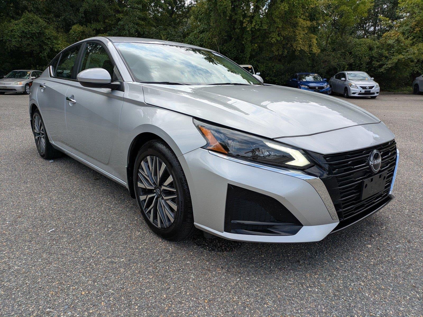 Used 2023 Brilliant Silver Metallic Nissan 2.5 SV image 2