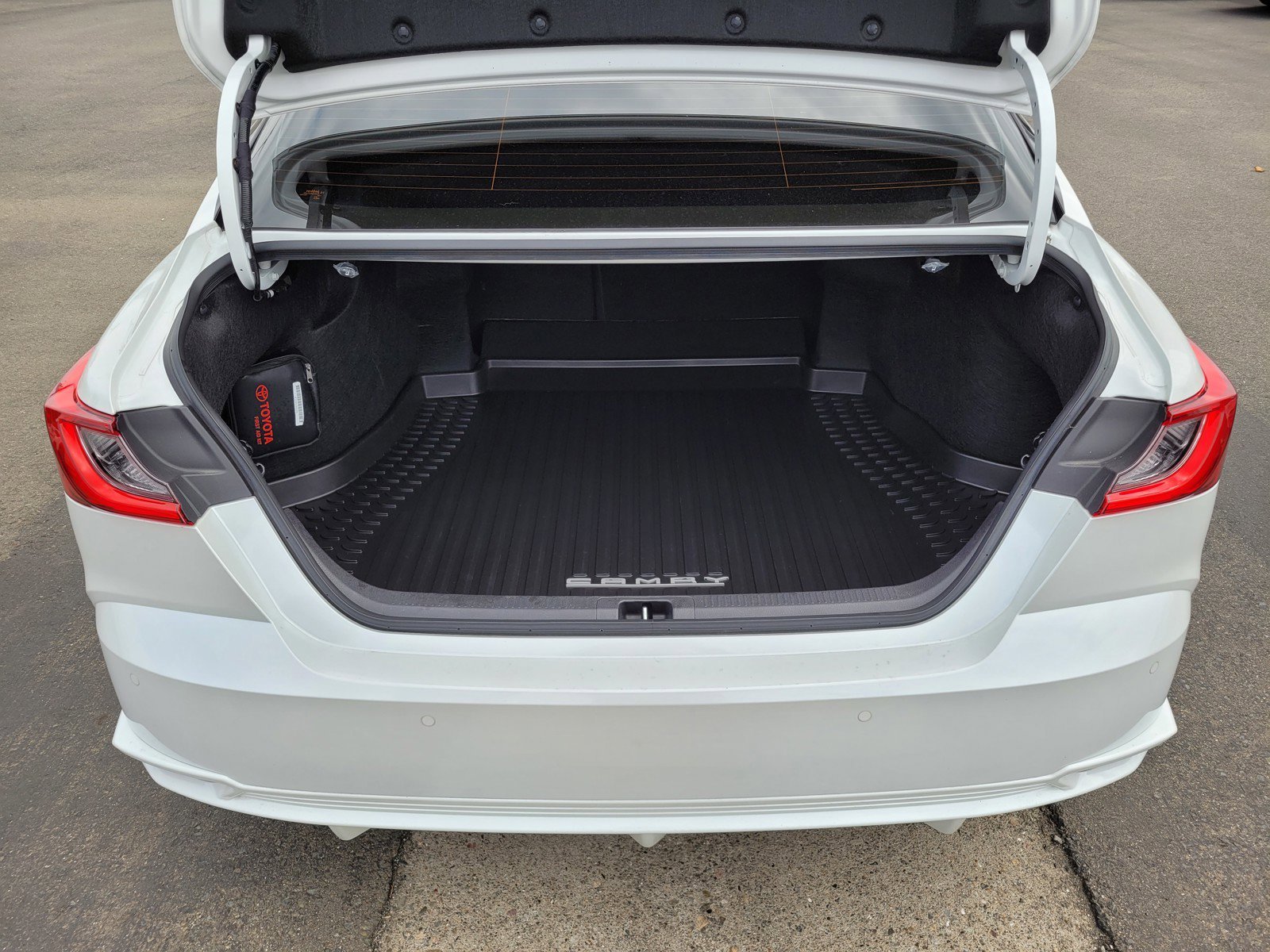 Used 2025  Toyota  image 11