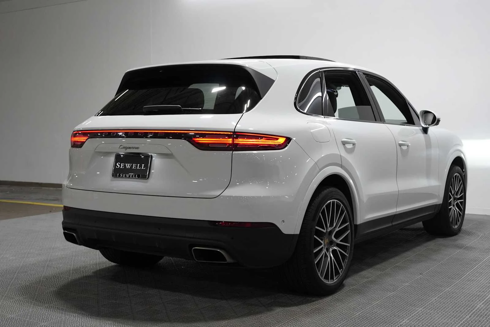 Used 2022 Carrara White Metallic Porsche  image 3