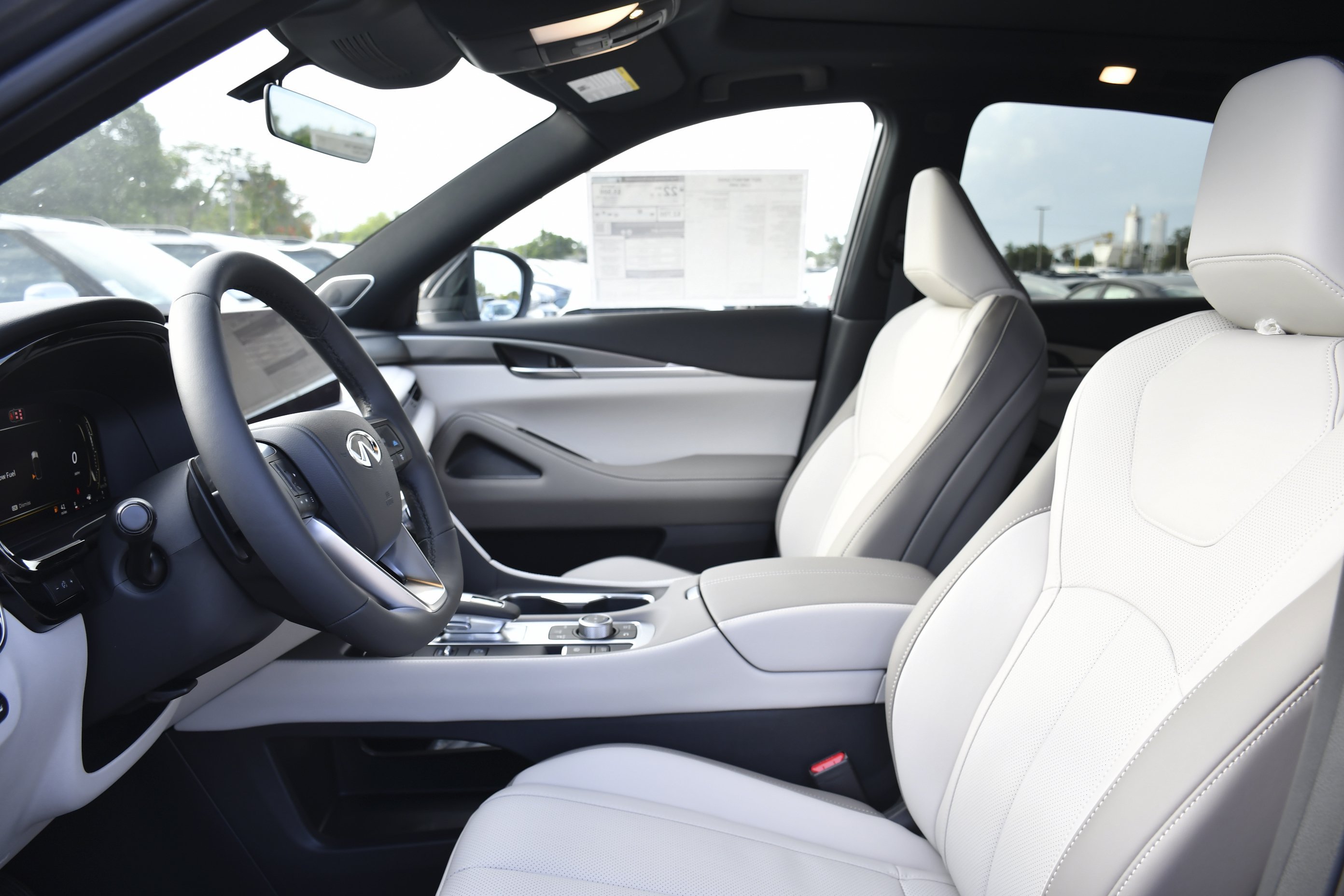 New 2027 GRAPHITE SHADOW INFINITI Luxe AWD image 25