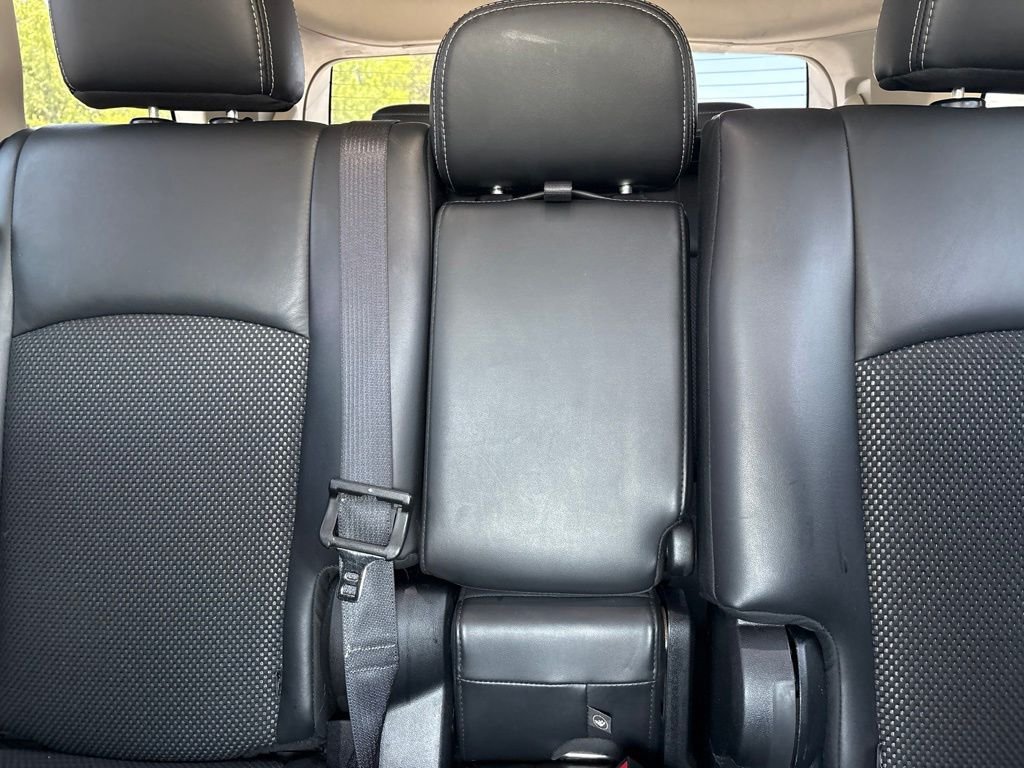 Used 2015 White Dodge Crossroad image 12