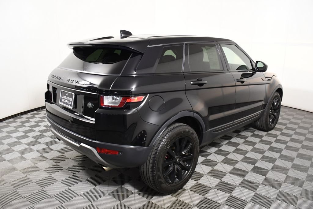 Used 2018 Narvik Black Land Rover SE image 6