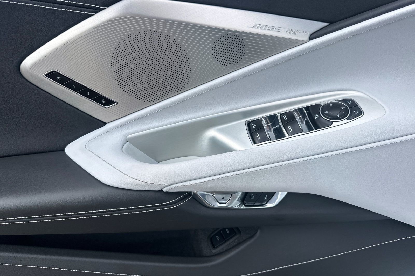 Used 2022 White Chevrolet Stingray image 12