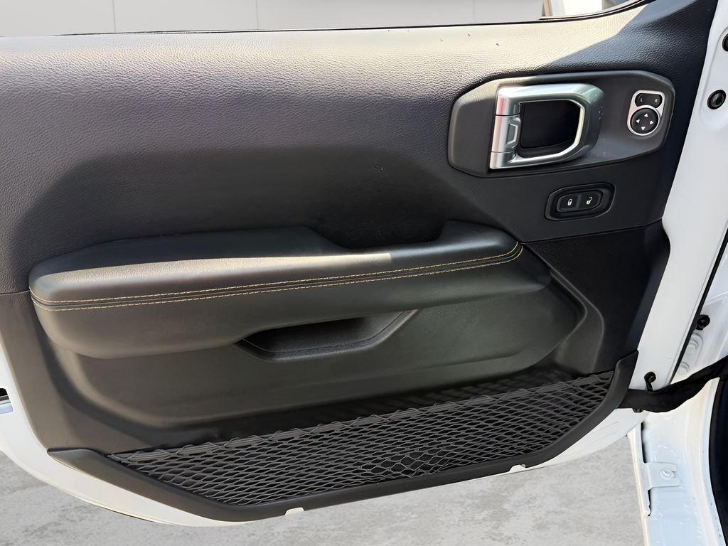 Used 2025 Bright White Clearcoat Jeep Sahara image 12