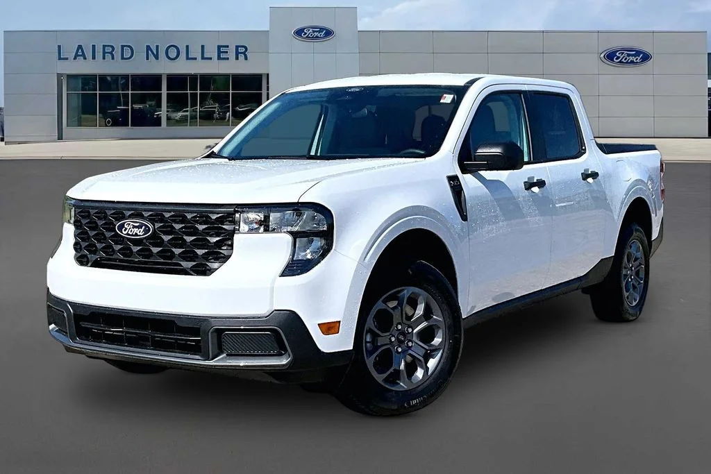 New 2026 White Ford XLT image 1