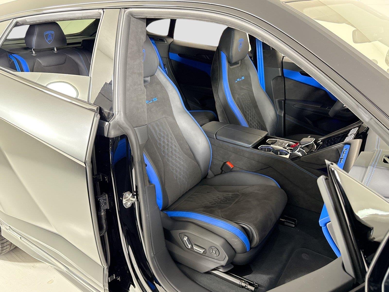 Used 2024 Nero Noctis Metallic Lamborghini S image 34