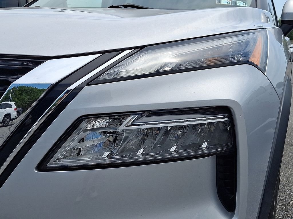 Used 2022 Silver Nissan SV image 8