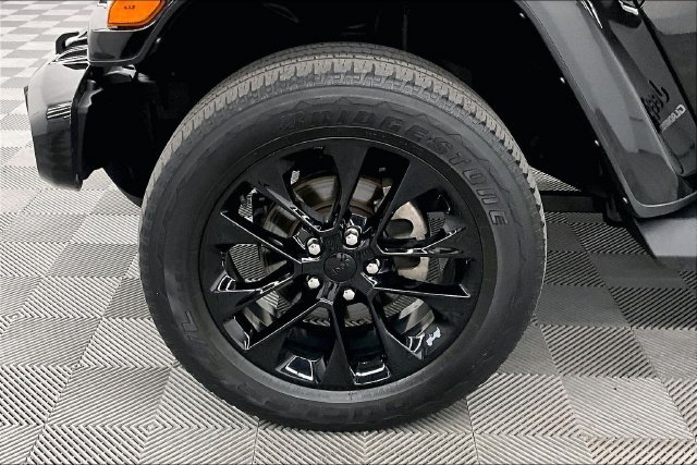 Used 2021 Black Clearcoat Jeep High Altitude image 10