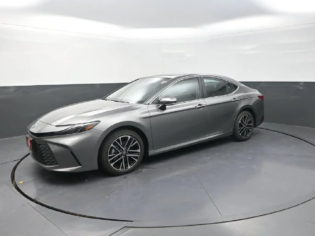 Used 2026  Toyota XLE image 3
