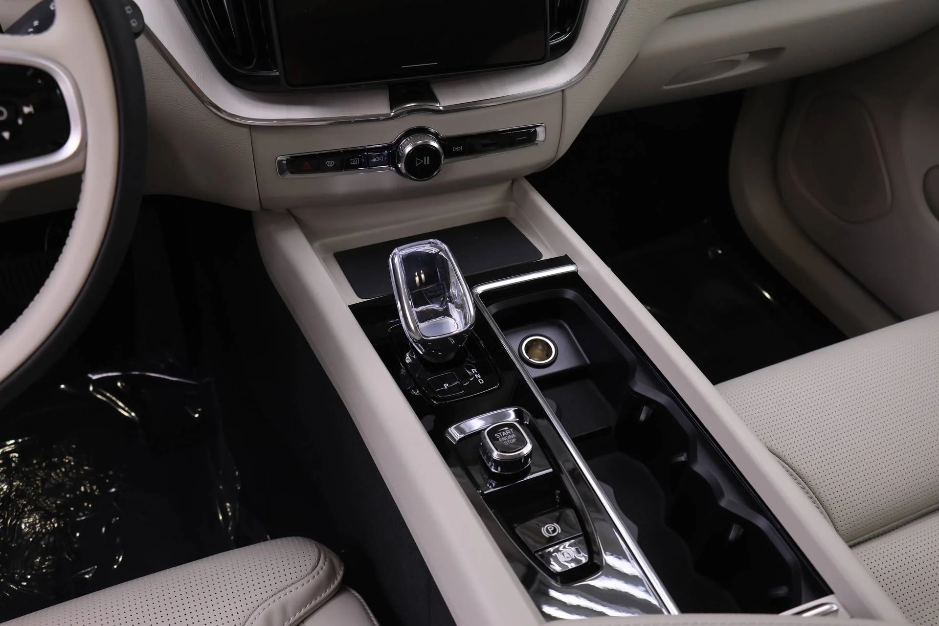 New 2026 Crystal White Volvo Ultra image 14