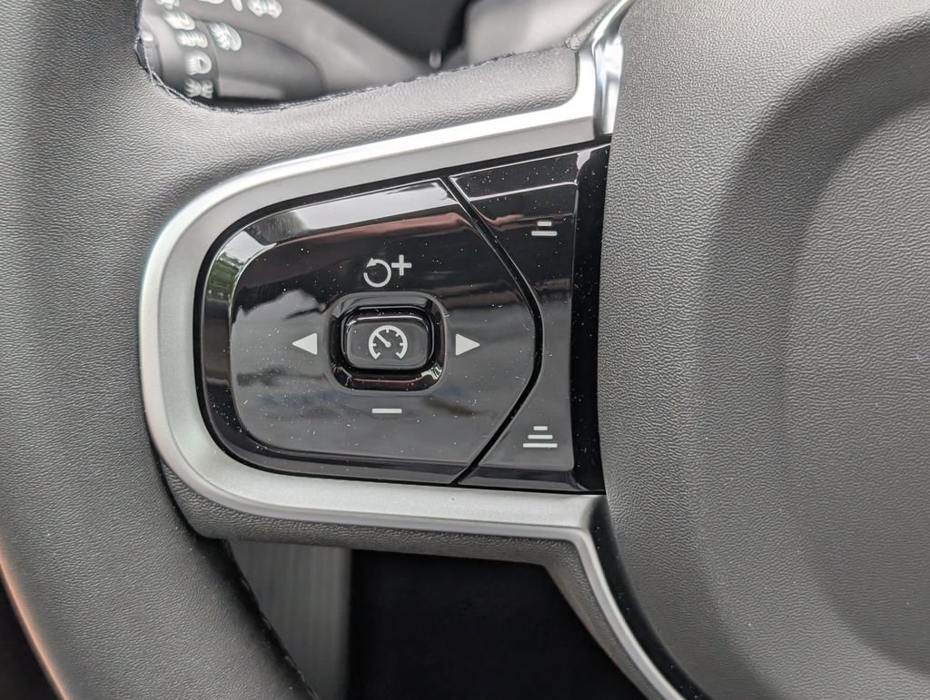 2025 Volvo XC90 Plus - Photo 18