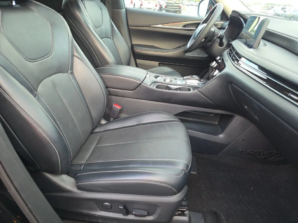 Certified Used 2023 Black INFINITI LUXE image 5