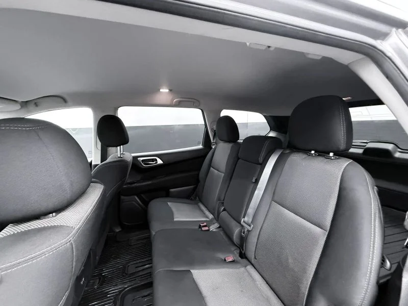 Used 2017 Gray Nissan SV Sport Utility 4D image 17