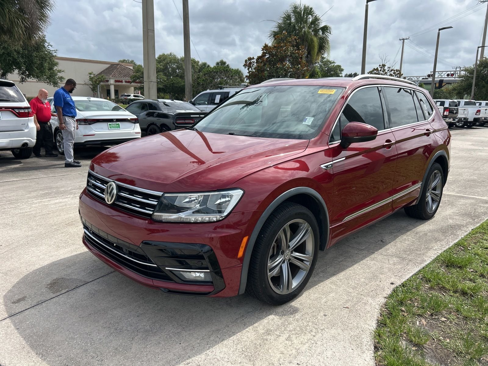 2019 Volkswagen Tiguan 2.0T SEL R-Line's photo