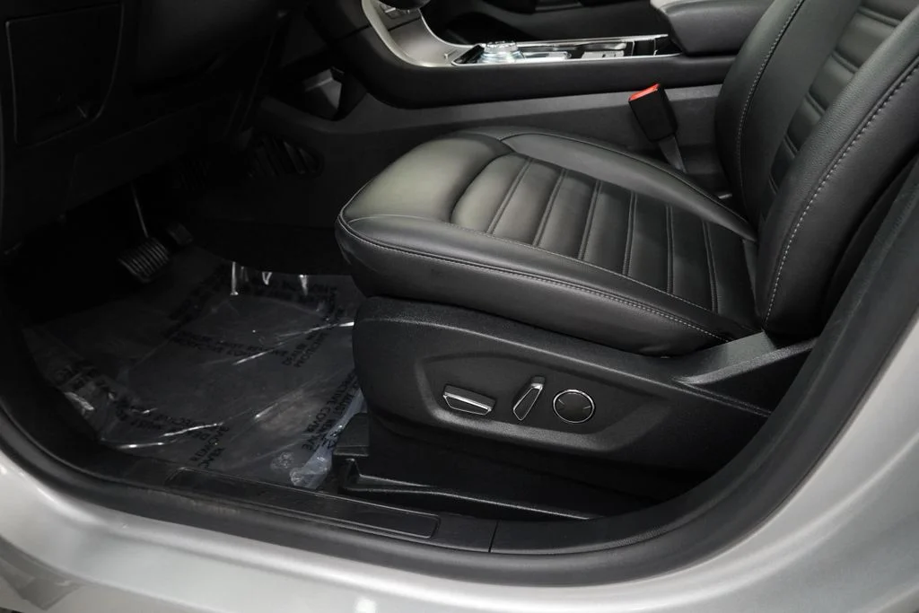 Used 2019 Silver Ford SEL image 43