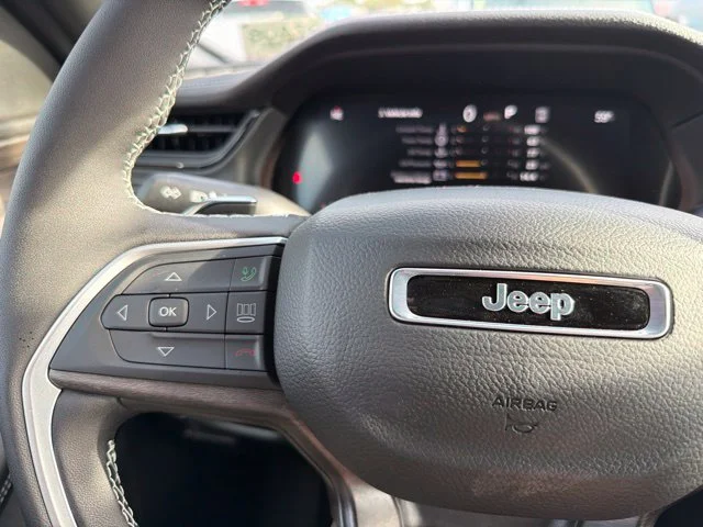 New 2027 Black Jeep Laredo Altitude image 20