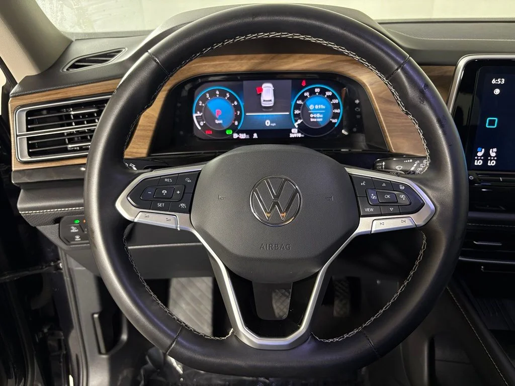Used 2025 Black Volkswagen 2.0T SE w/Technology image 19