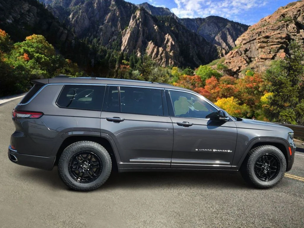 Used 2022 Gray Jeep Overland image 2