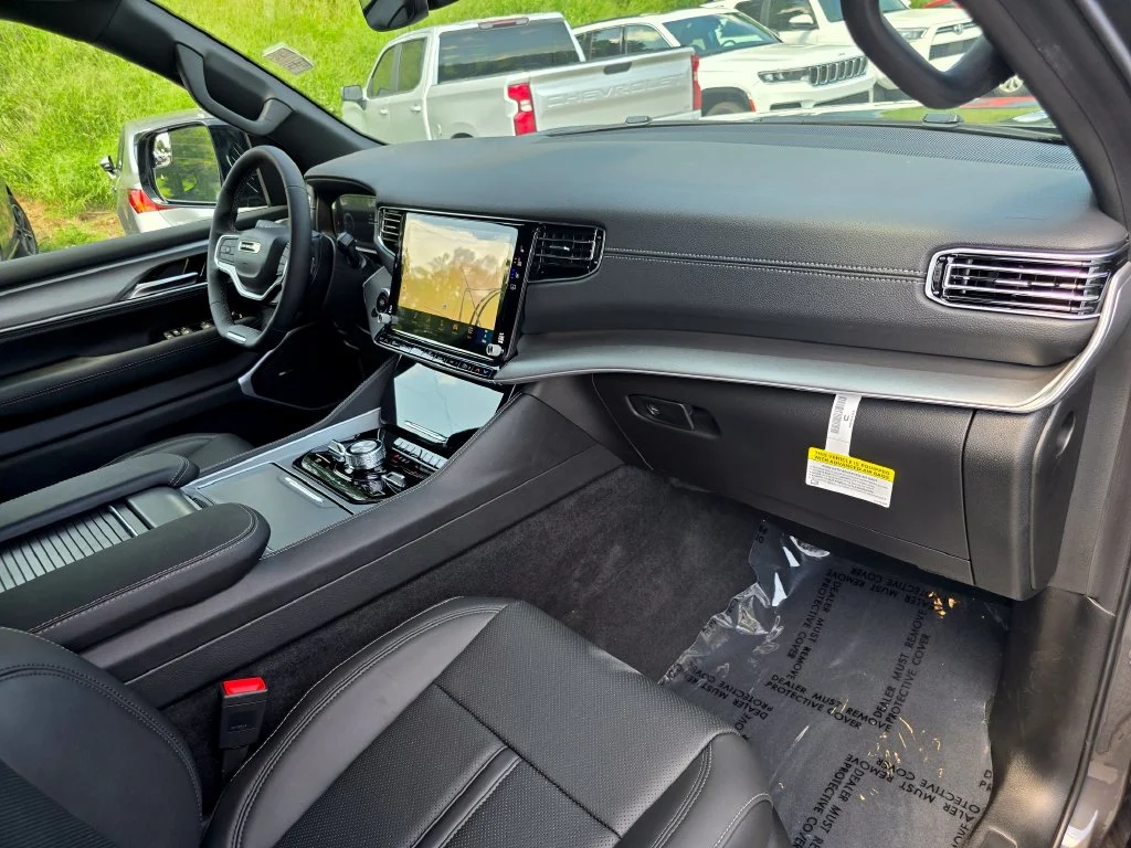 New 2026 Gray Jeep Upland image 29