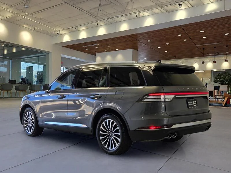 Used 2023 Gray Metallic LINCOLN RESERVE AWD image 3