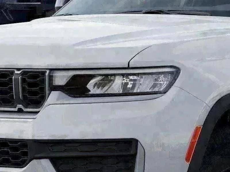 New 2026 Bright White Clear-Coat Exterior Paint Jeep Altitude image 51