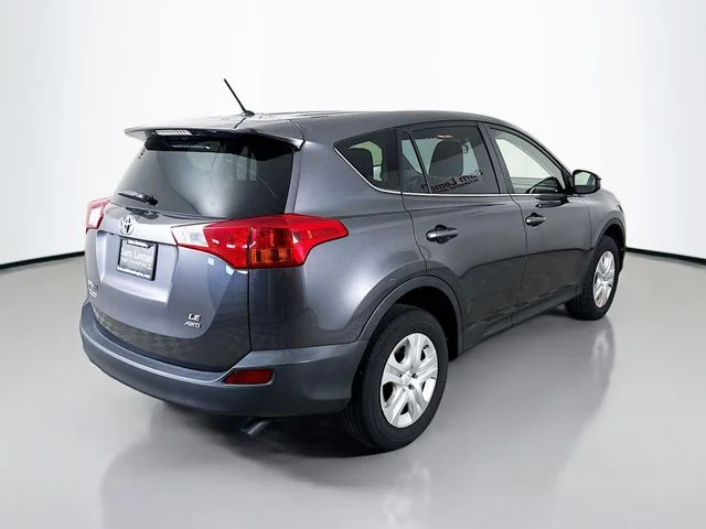 Used 2014 Gray Toyota LE image 7