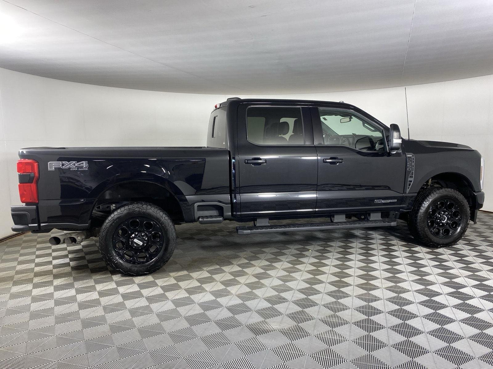 Used 2024  Ford LARIAT image 11