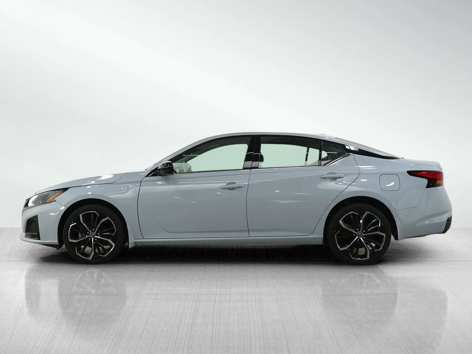 Used 2023 Nissan Altima SR with VIN 1N4BL4CW9PN398402 for sale in Minneapolis, Minnesota