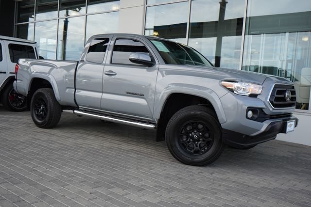 Used 2021  Toyota SR5 image 1