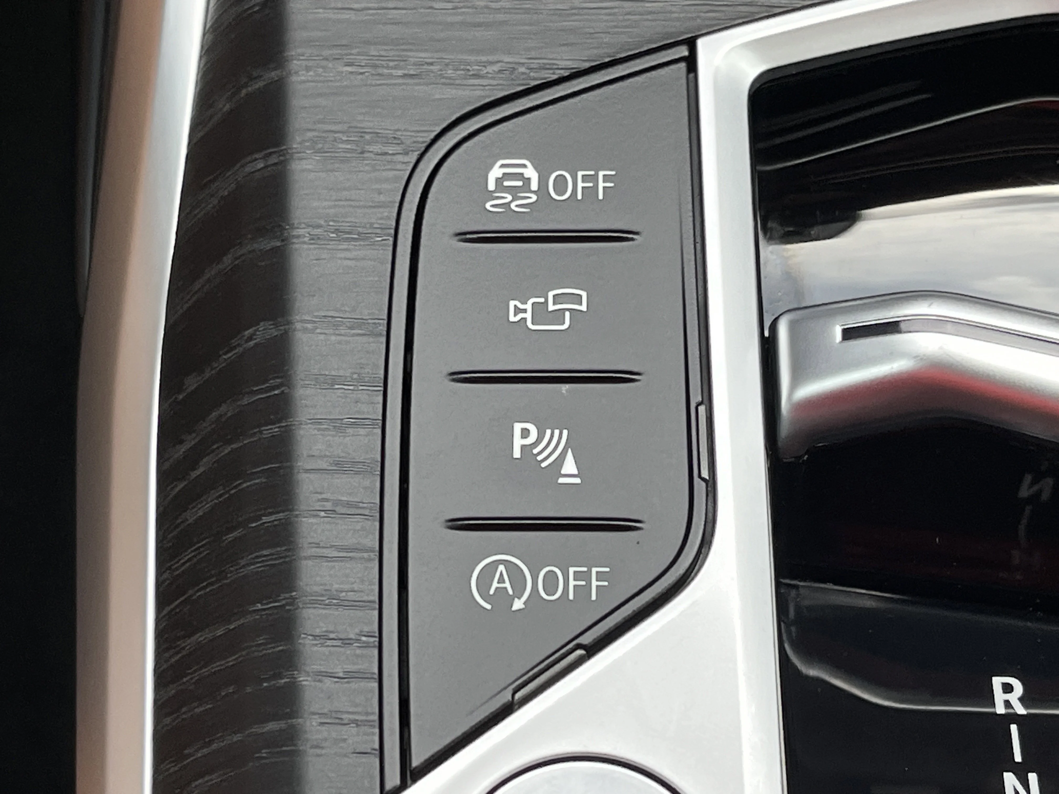2025 BMW 3 Series 330i - Photo 10