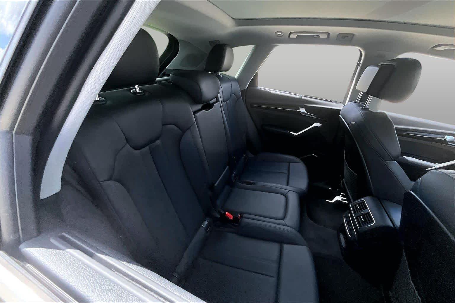 Used 2018 Manhattan Gray Metallic Audi Premium Plus image 18