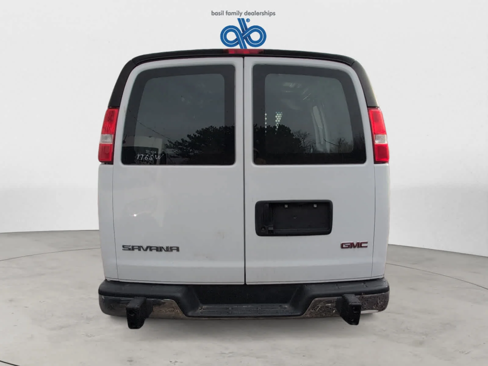 Used 2023 Summit White GMC  image 6
