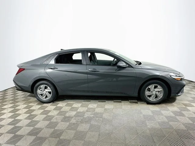 New 2026 Hyundai ELANTRA SE