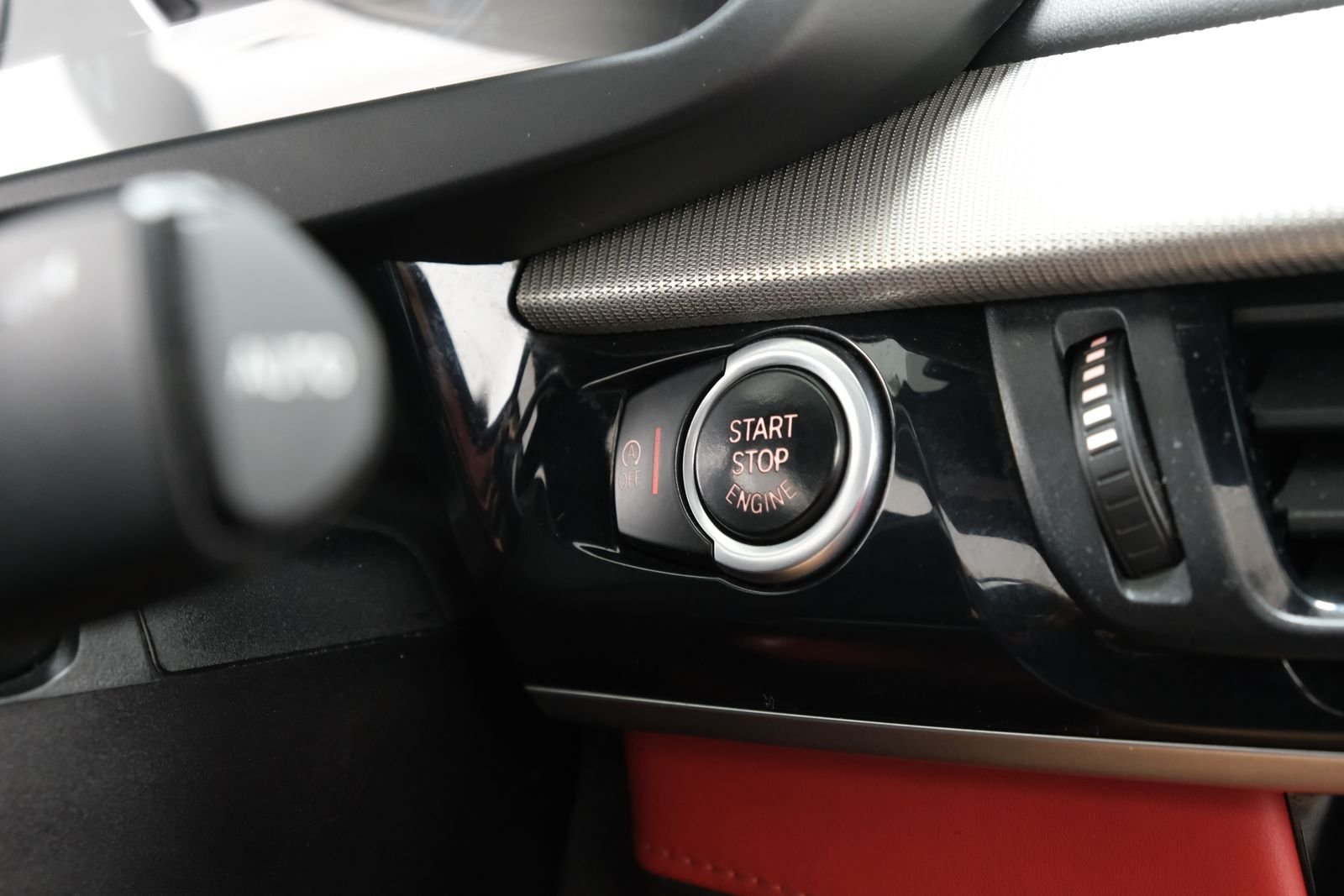 Used 2016 White Metallic BMW Base image 15