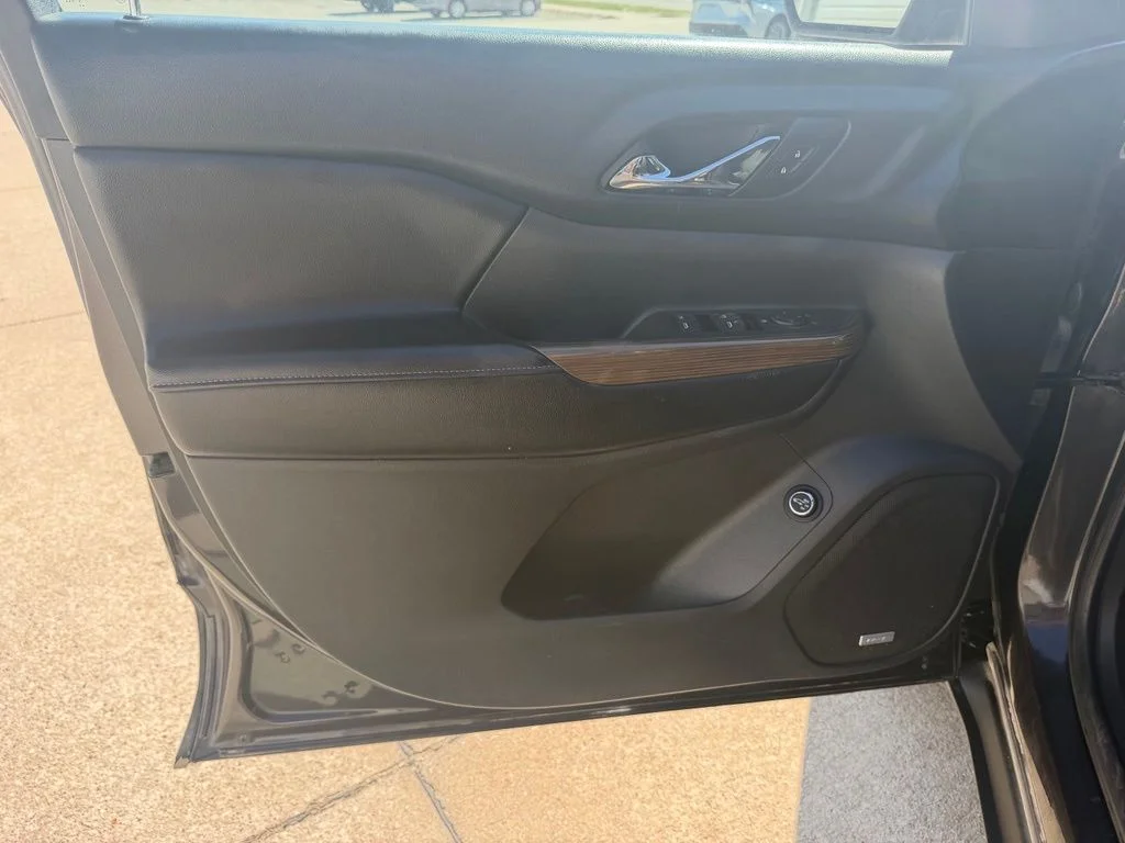 Used 2018 Silver GMC SLE-2 image 9