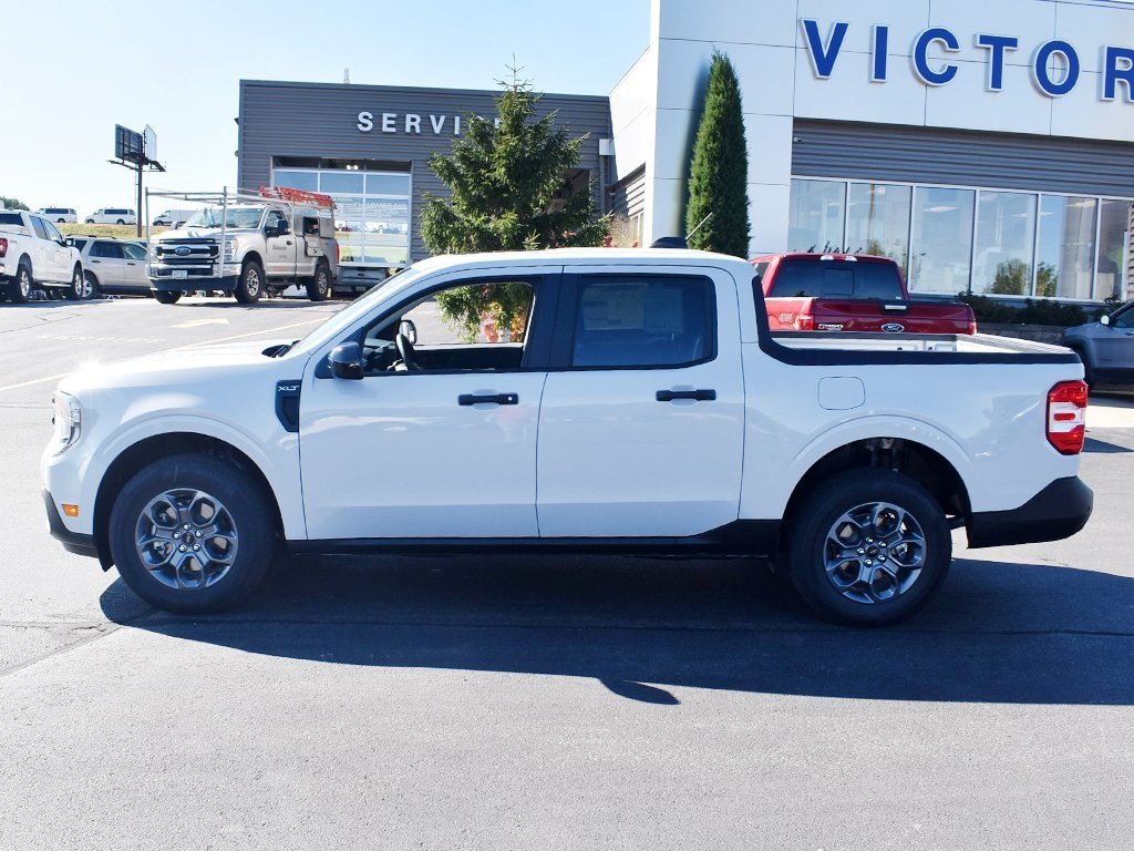 2025 Ford Maverick XLT photo 2