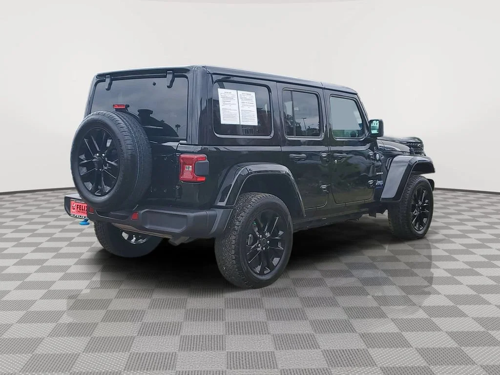 Used 2024  Jeep Sahara image 4