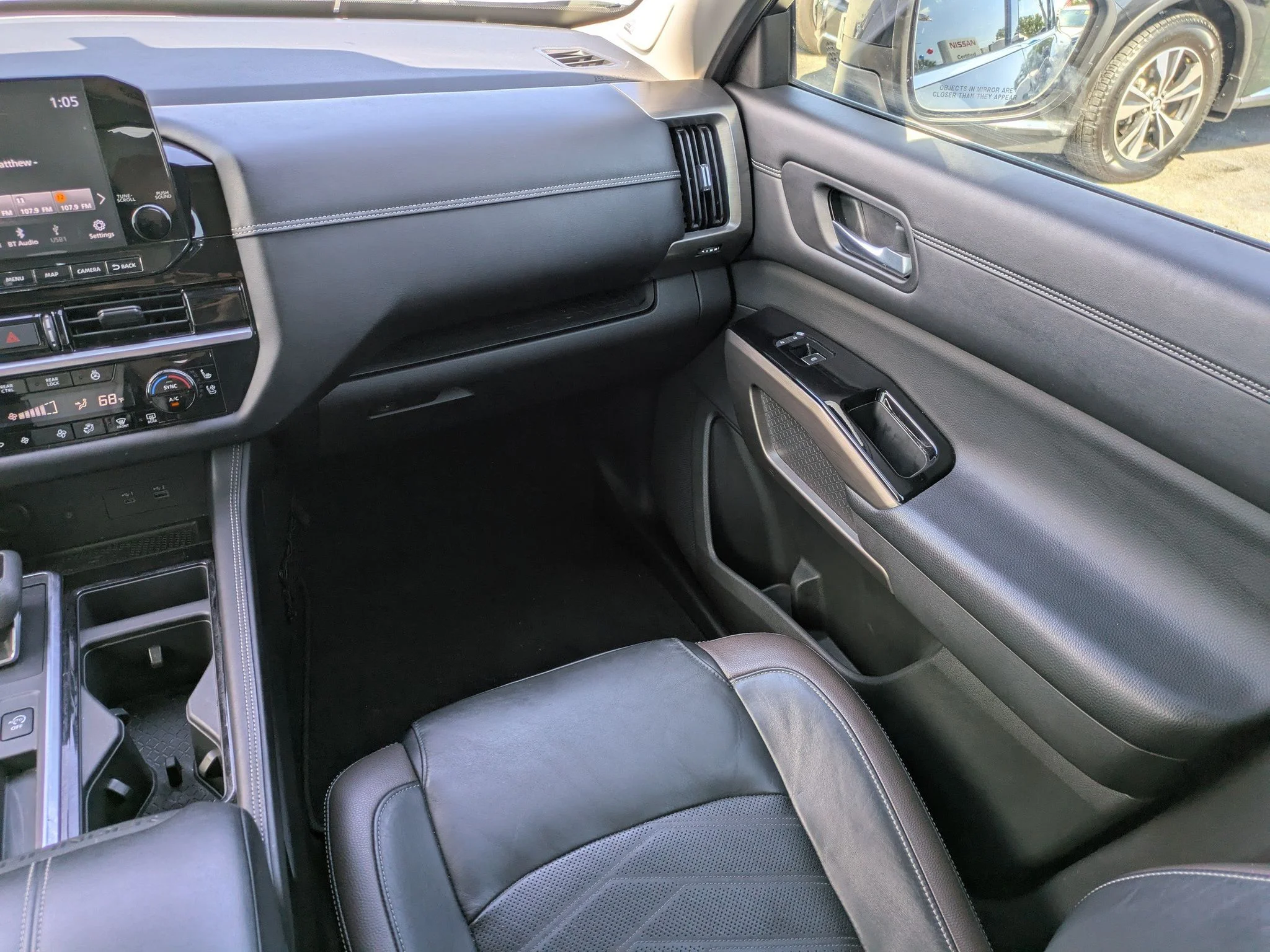 Used 2022 Solid Gray/Super Black Nissan Platinum image 18