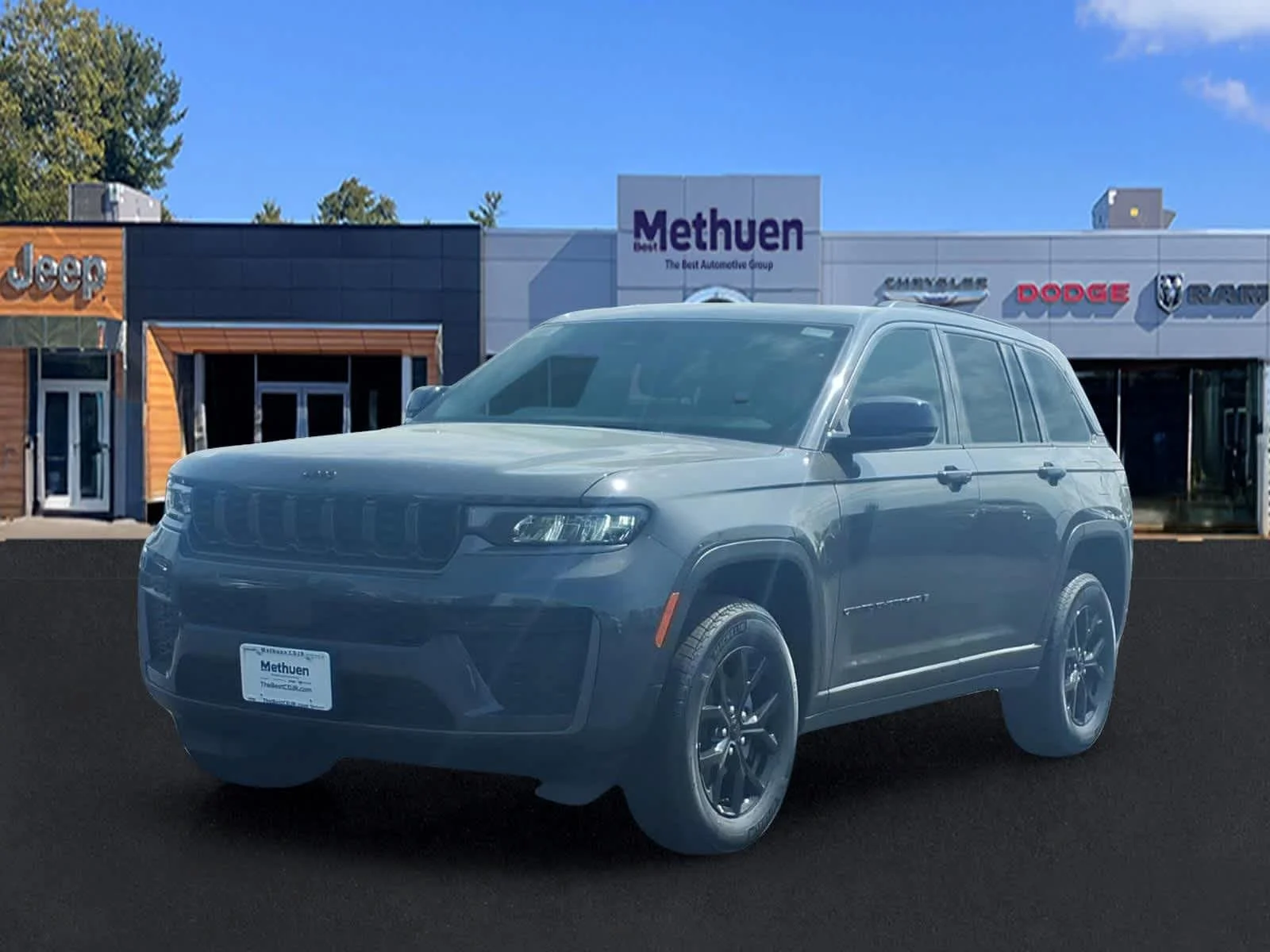 New 2026 Baltic Gray Metallic Clear-Coat Exterior Paint Jeep Laredo Altitude image 3