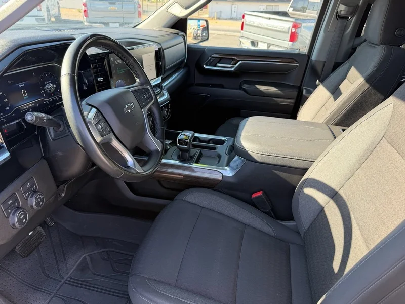 Used 2024 Summit White Chevrolet RST image 16