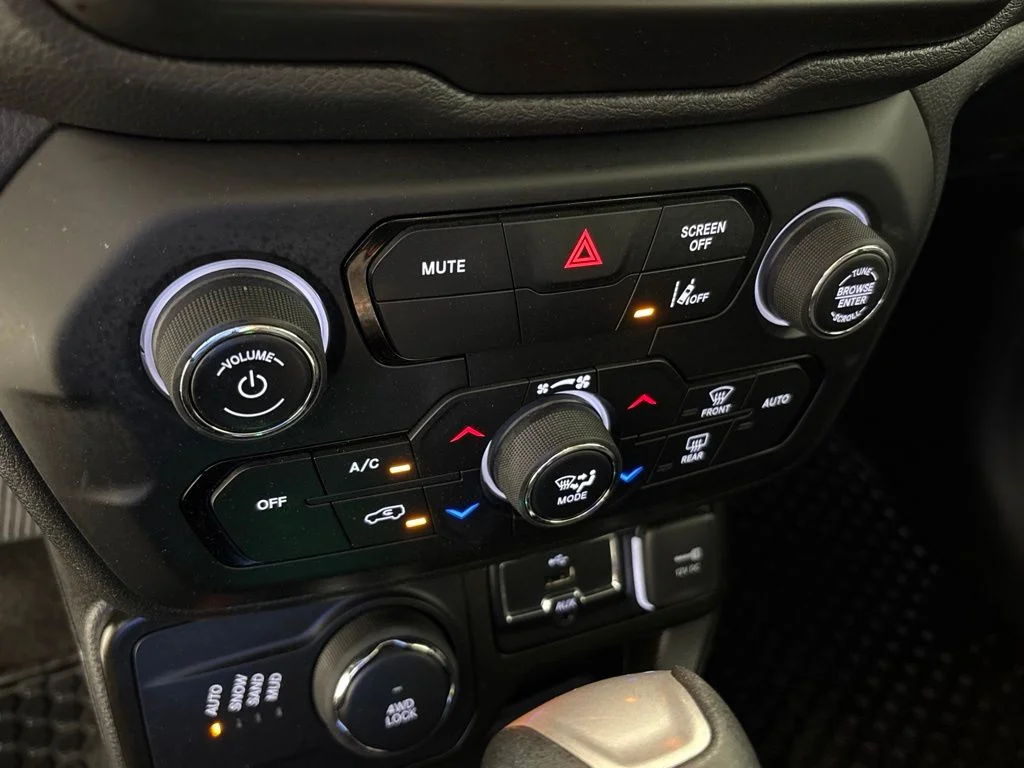 Used 2023 Blue Jeep Latitude image 33