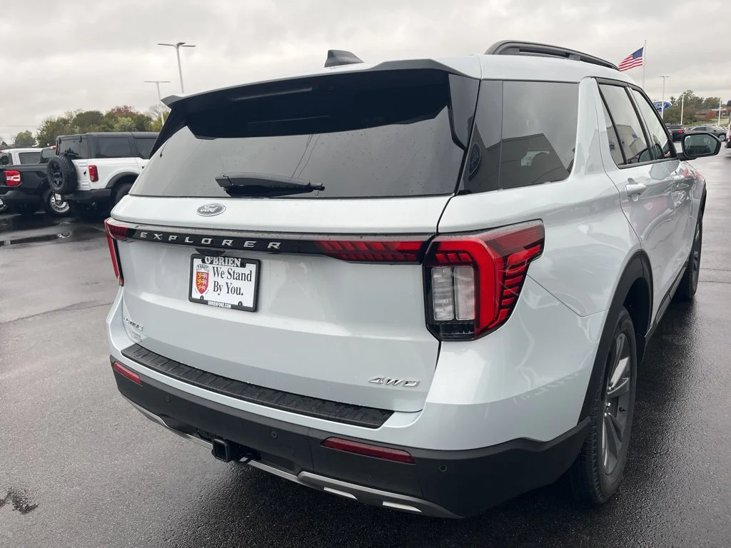 New 2026 Space White Metallic Ford Active image 5