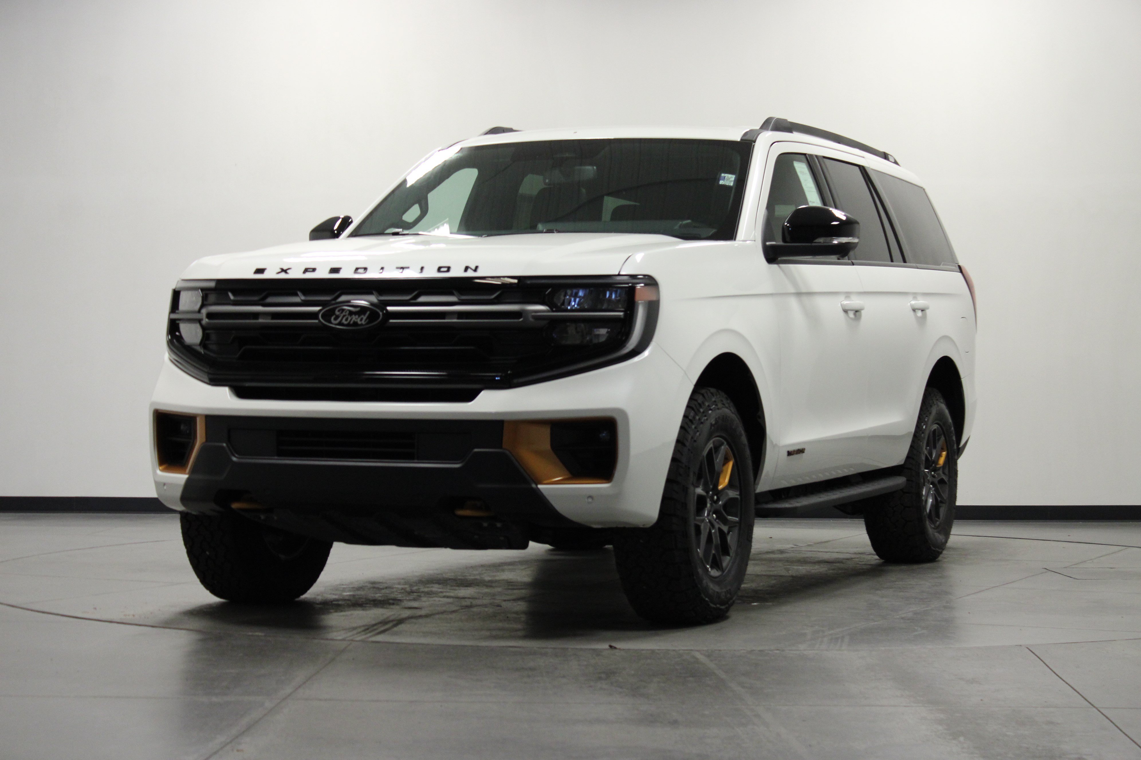 New 2026 Star White Metallic Tri-Coat Ford Tremor image 8