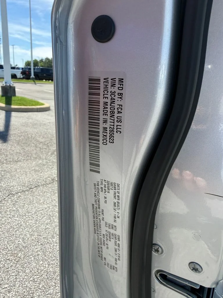 New 2026 Silver Zynith Metallic Clear-Coat Exterior Paint Jeep Latitude image 24
