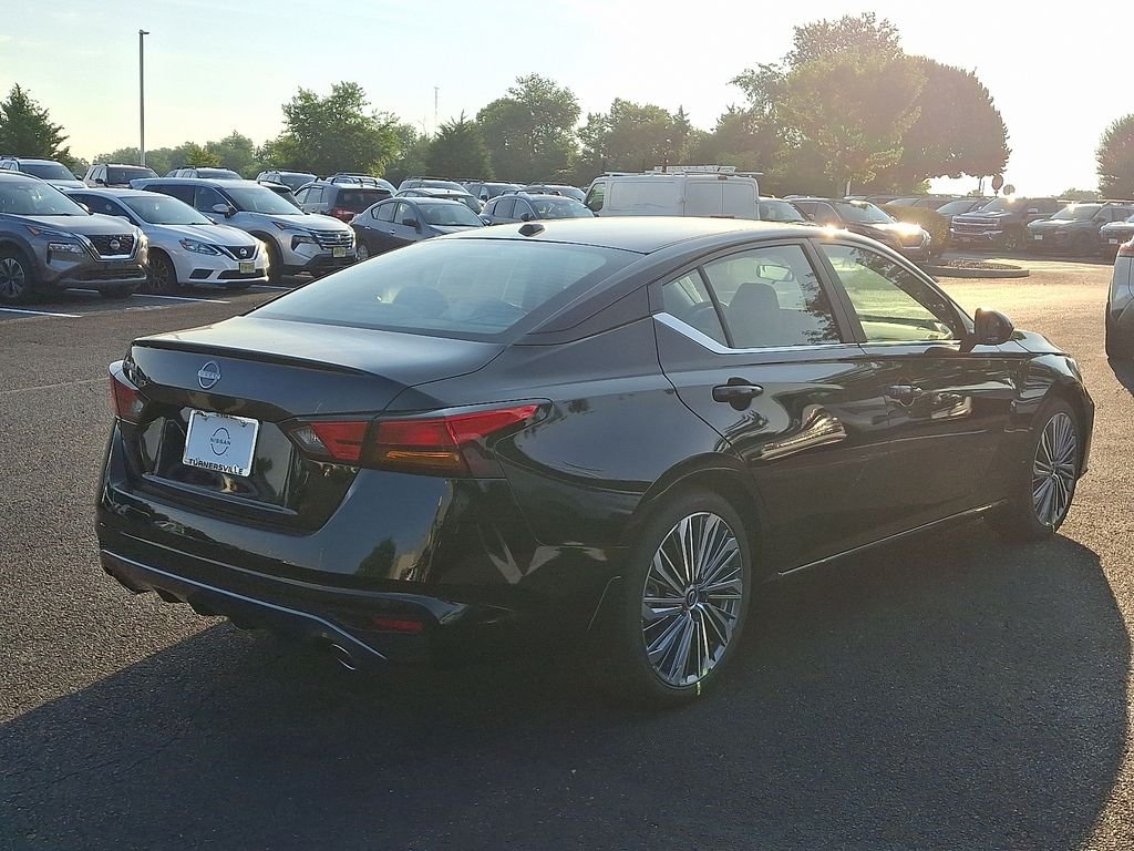 New 2026 Super Black Nissan 2.5 SV image 4