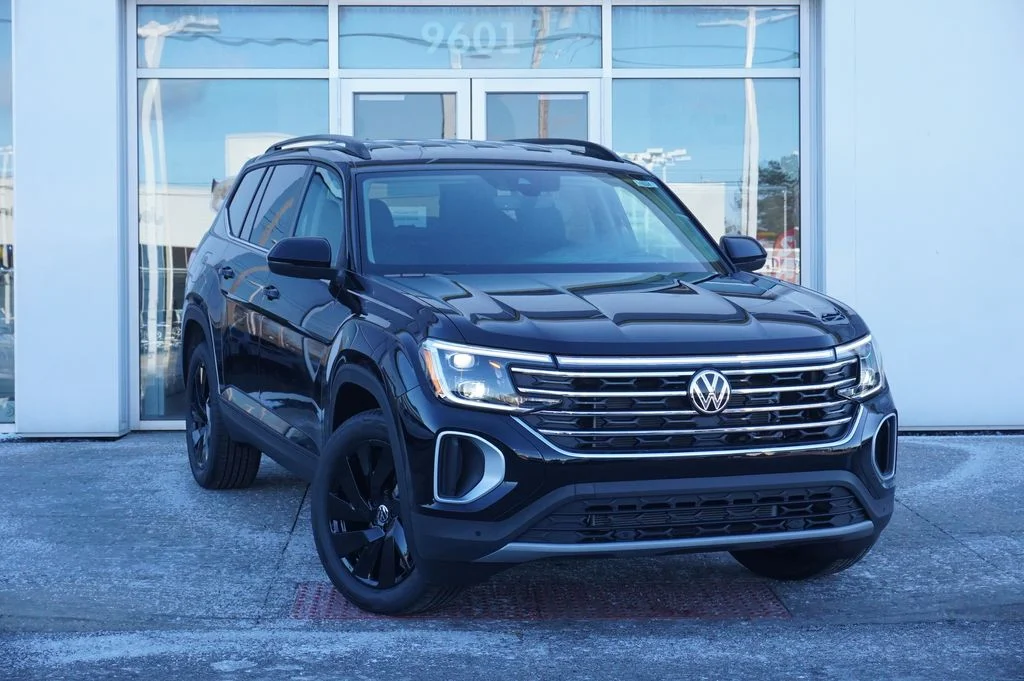 New 2026 Black Volkswagen 2.0T SE w/Technology image 2