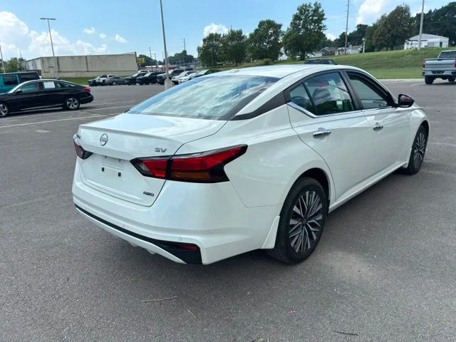 Used 2024 White Nissan 2.5 SV image 9
