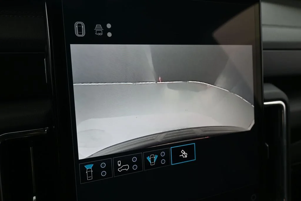 2025 GMC Yukon Denali - Photo 22